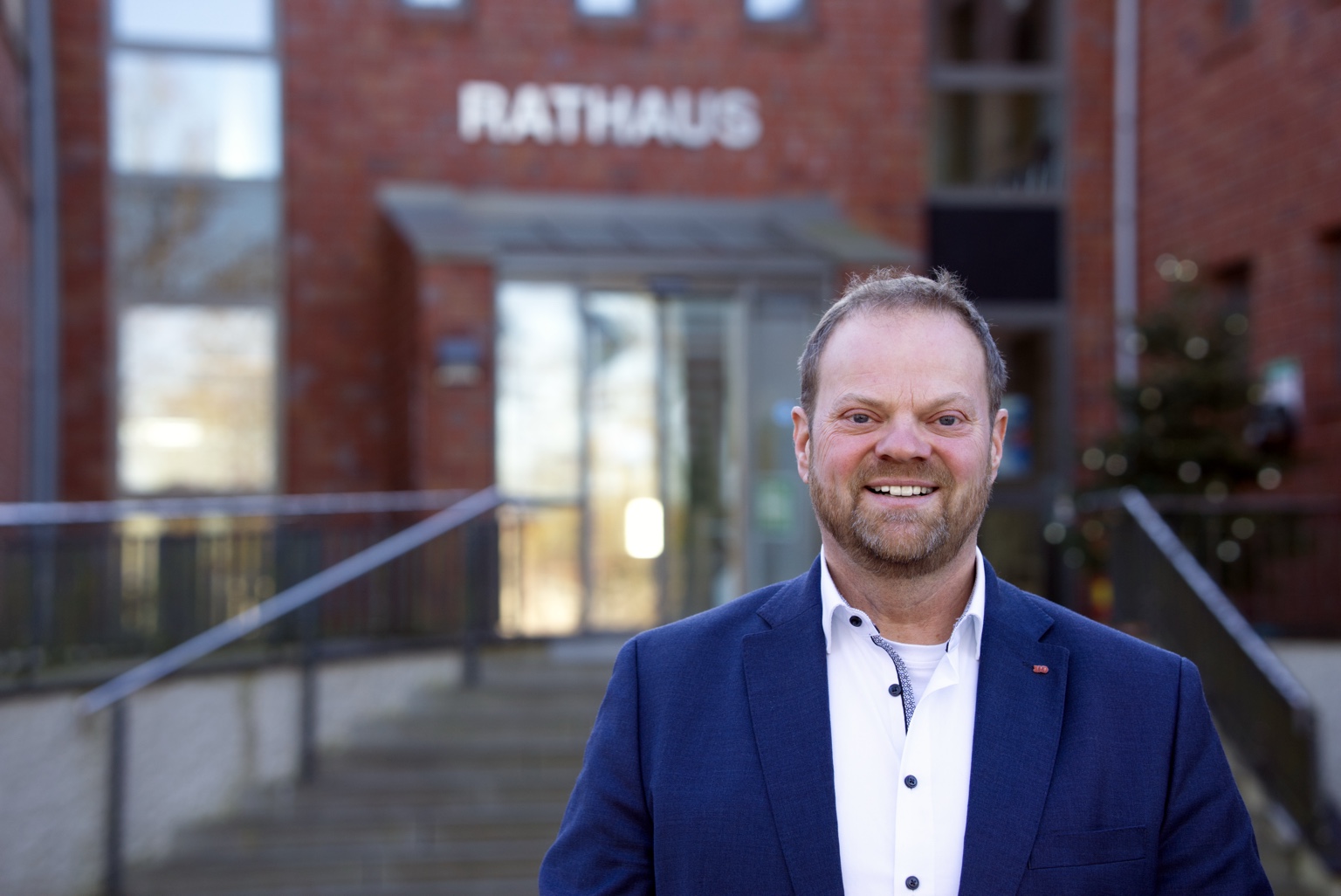 Matthias Arends vor dem Rathaus